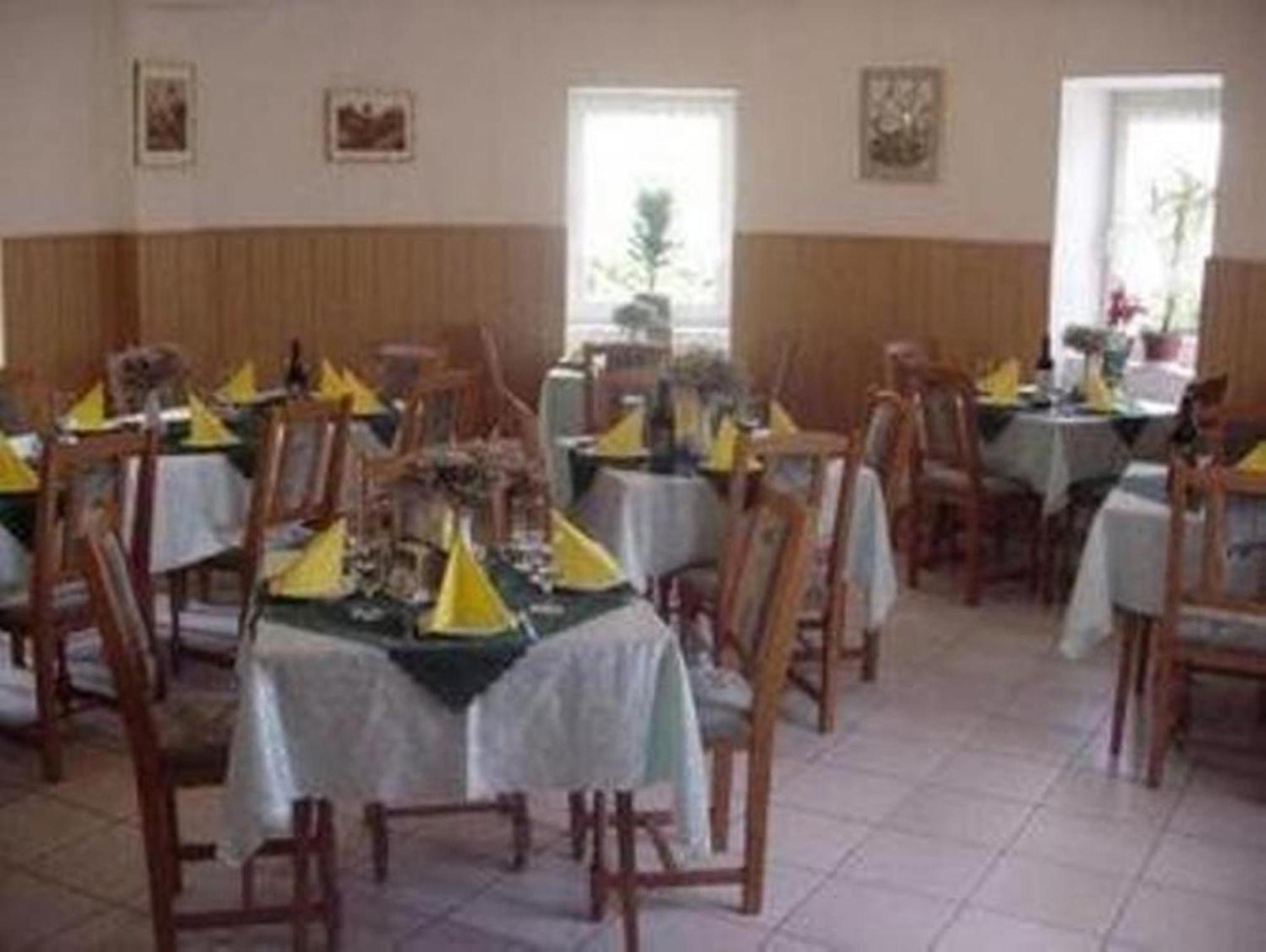 Bed and Breakfast Fuezi Panzio à Sopron Extérieur photo